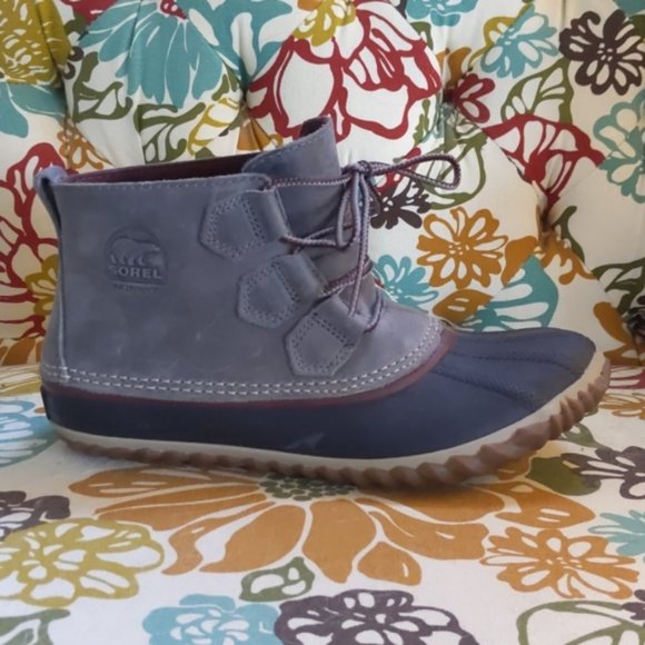 Sorel out & about gray suede bootie - Picture 2 of 4